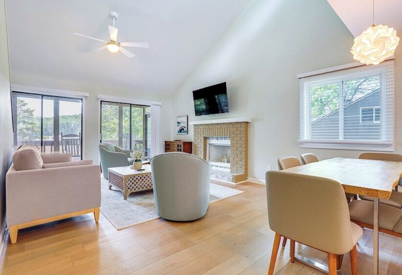 Lovely Waleska Home W/ Screened Deck & Lake Access