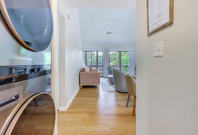 Lovely Waleska Home W/ Screened Deck & Lake Access