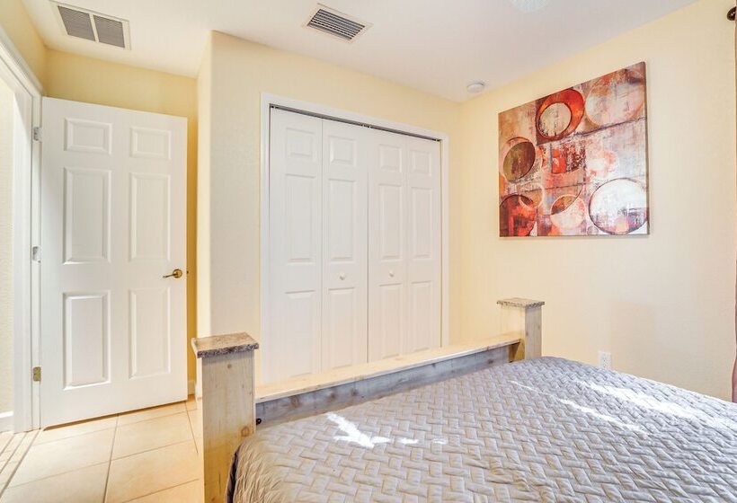 3 Mi To Aquatic Center: Family Home In North Port!