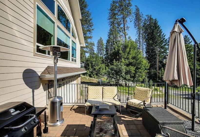 Rathdrum Home W/ Hot Tub: Steps To Beach Access!