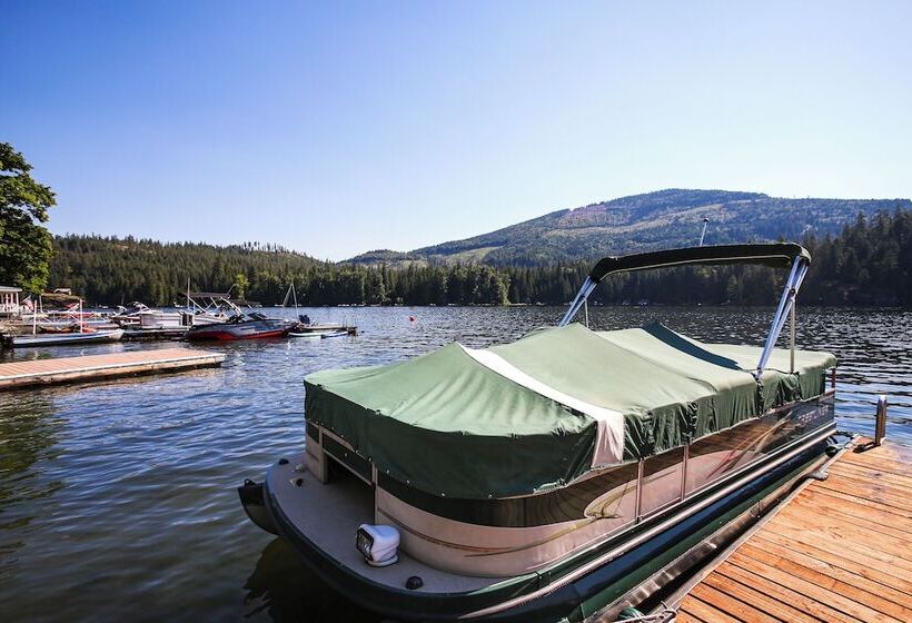 Rathdrum Home W/ Hot Tub: Steps To Beach Access!
