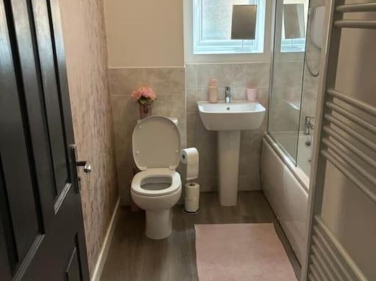 إقامة Room In Lenton With Free Parking