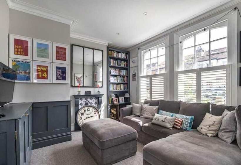 Резиденция London Charm On Connaught Avenue
