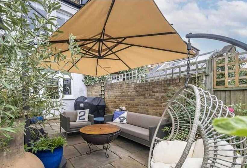 Резиденция London Charm On Connaught Avenue