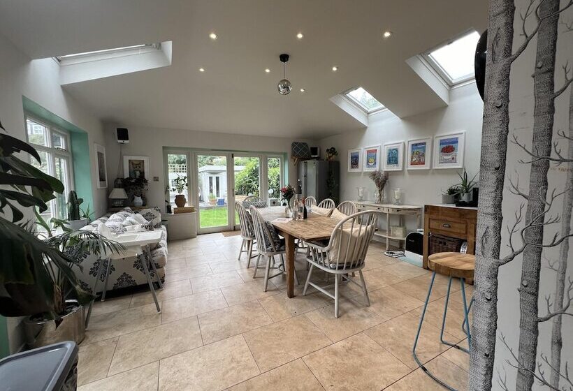 Резиденция London Charm On Connaught Avenue