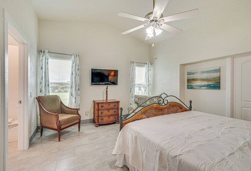 Riverfront Fort Myers Home W/ Boat Dock!