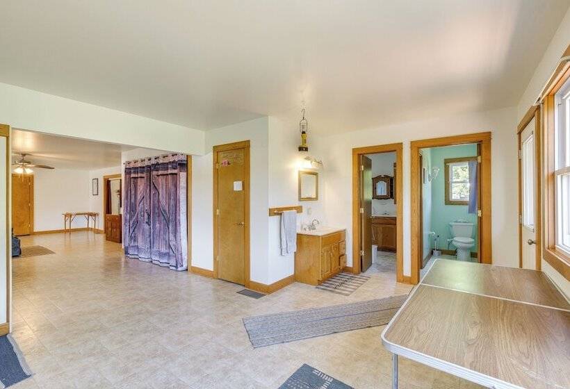 Rural Middlefield Home On Peaceful Working Farm!