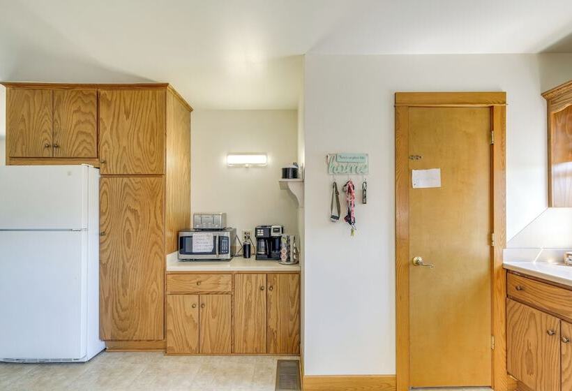 Rural Middlefield Home On Peaceful Working Farm!