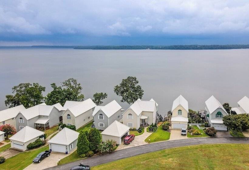 Waterfront Bliss: Wheeler Lake Retreat W/ Dock!