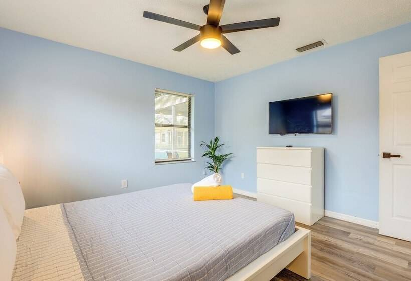 Beachy Port St Lucie Home W/ Hot Tub & Fire Pit!