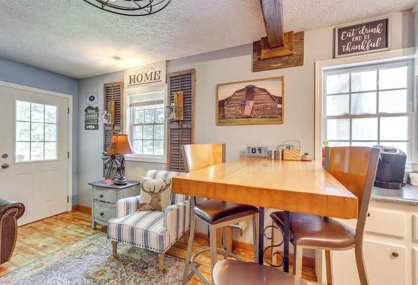 7 Mi To Carters Lake: Cabin W/ Pond & Pedal Boat!