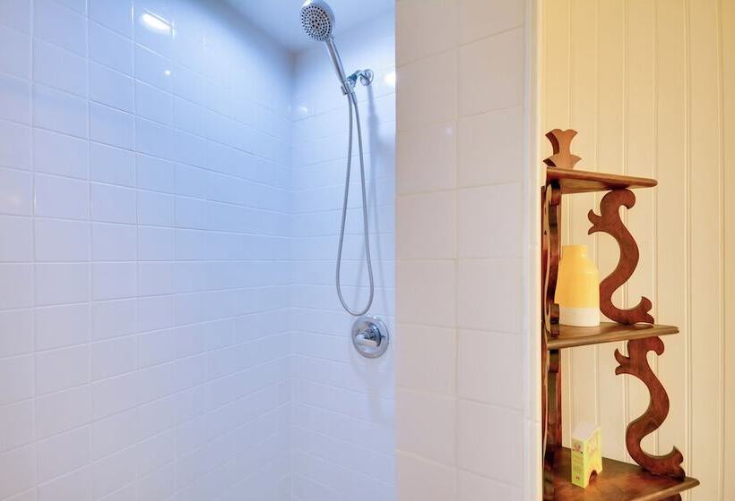 Charming Cottage   Near Wake Forest!