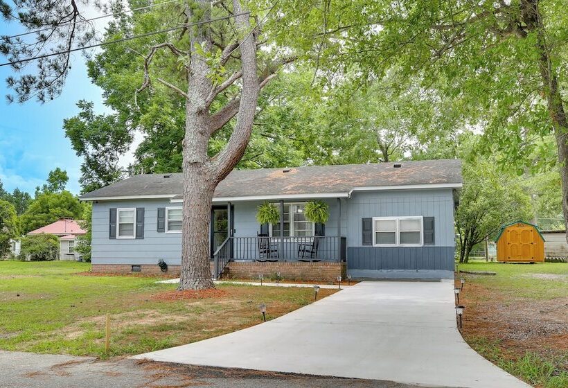 Cozy Mullins Retreat W/ Backyard & Covered Porch!