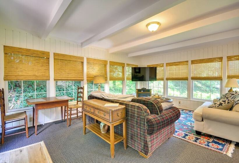Cozy, Peaceful Cottage   Near Wake Forest!