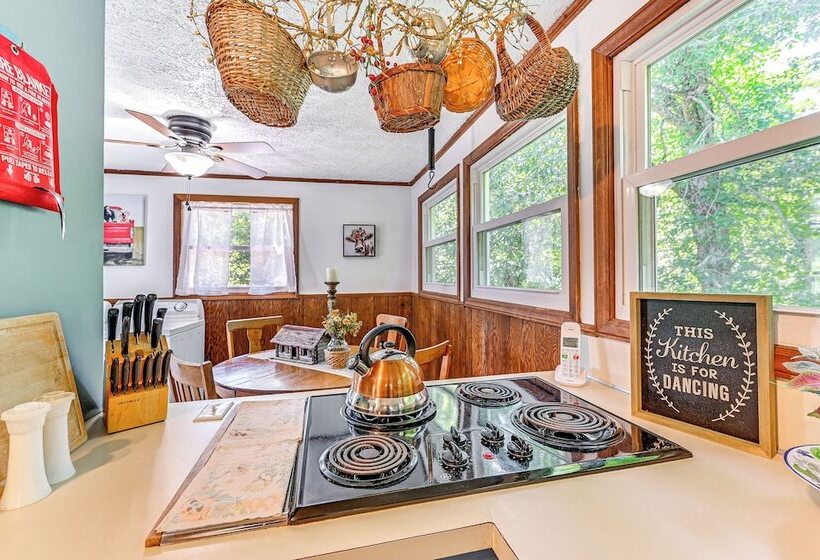 Family Fancy Gap Cottage W/ Deck   Pets Welcome!