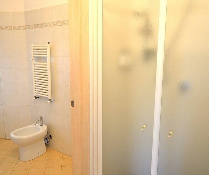 فندق فئة نجمة واحدة Residence Leccio