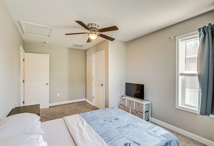Milford Home W/ Private Pool: 12 Mi To Beaches!