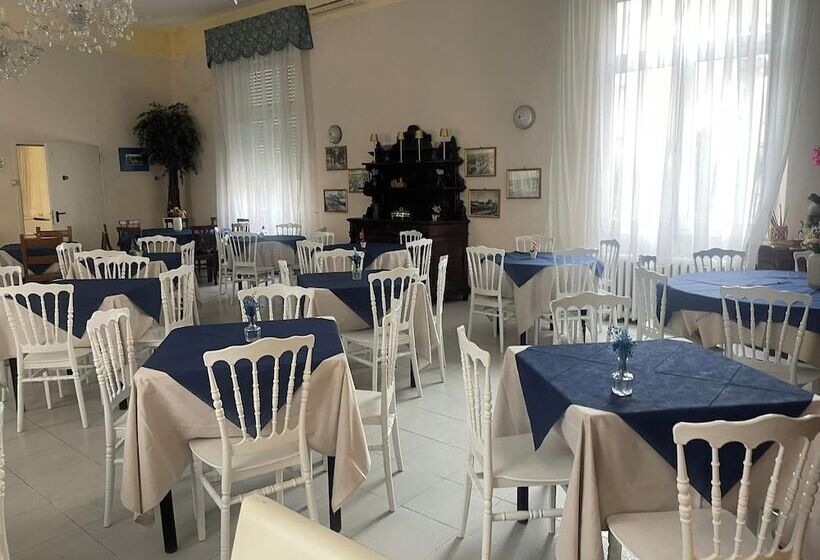 پانسیون Room In Guest Room   Viareggio Old Style Sea View