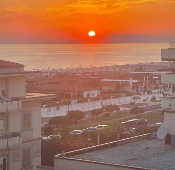 پانسیون Room In Guest Room   Viareggio Old Style Sea View