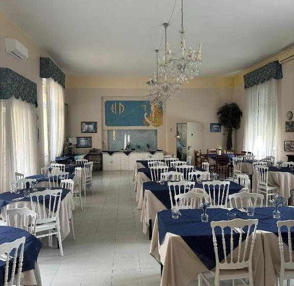 پانسیون Room In Guest Room   Viareggio Old Style Sea View