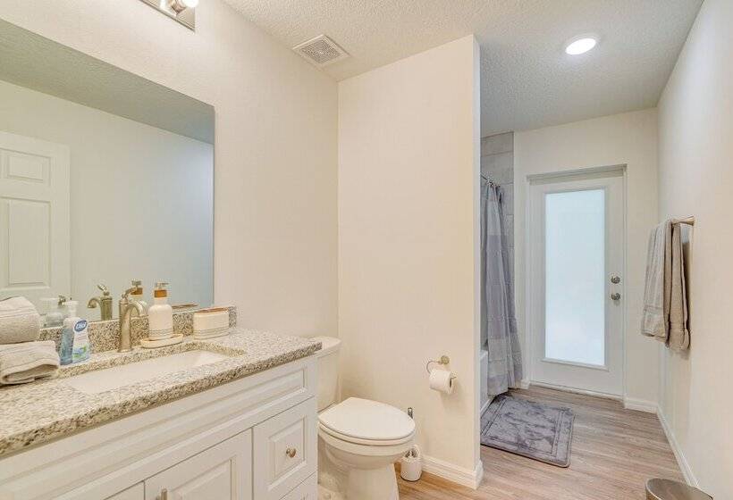 Crystal River Home W/ Lanai + Hot Tub