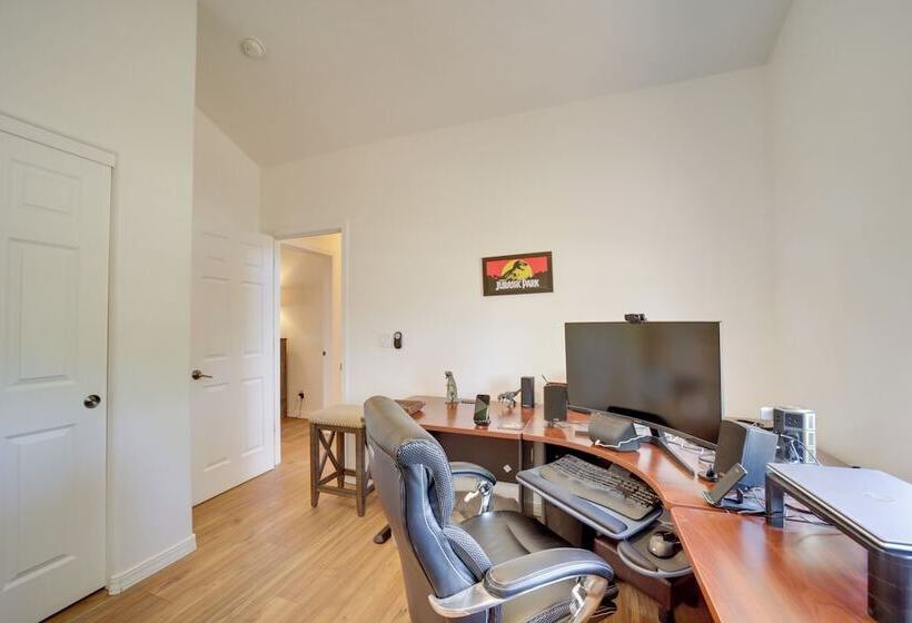 12 Mi To Flagstaff: Pet Friendly Home W/ Sunroom!