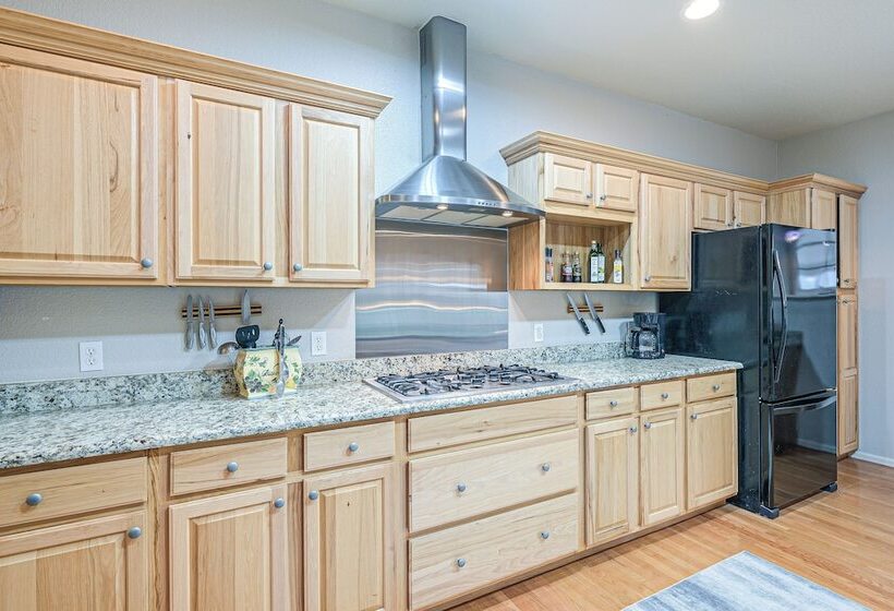 Pet Friendly Monte Vista Home W/ Game Room!