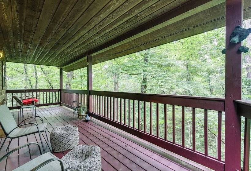 Secluded Cabin W/ Hot Tub   9 Mi To Dollywood!