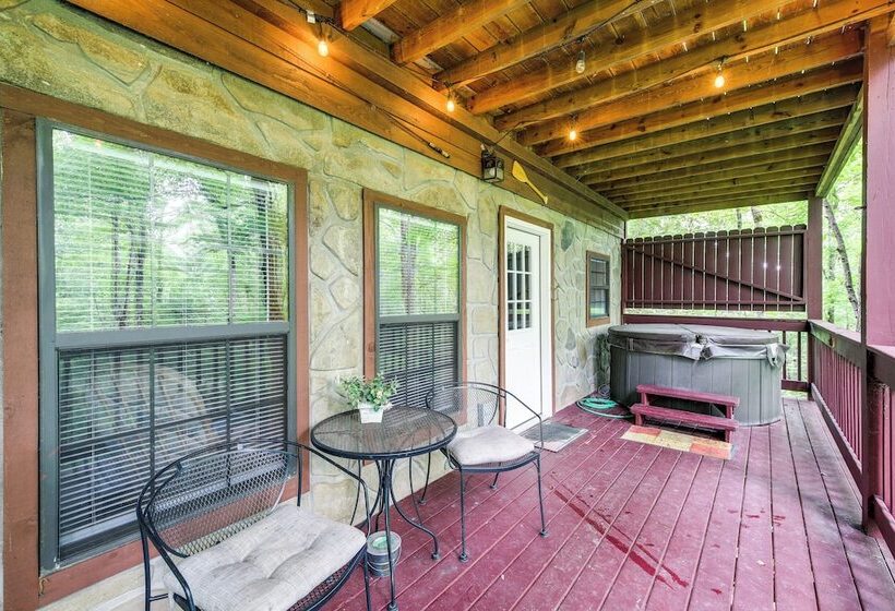 Secluded Cabin W/ Hot Tub   9 Mi To Dollywood!