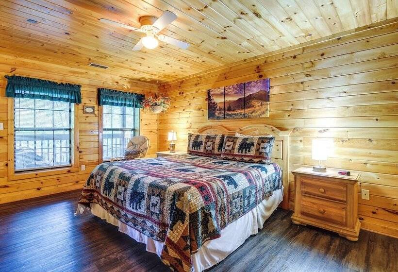Secluded Cabin W/ Hot Tub   9 Mi To Dollywood!