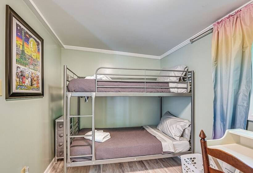 Smith Mountain Lake Cottage W/ Dock + Fire Pit!