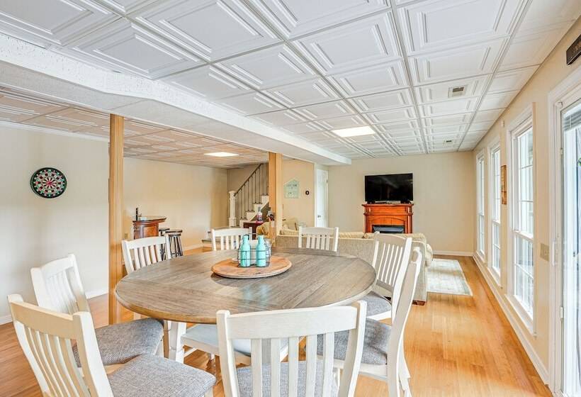 Smith Mountain Lake Cottage W/ Dock + Fire Pit!