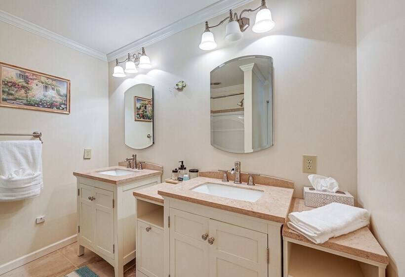 Smith Mountain Lake Cottage W/ Dock + Fire Pit!