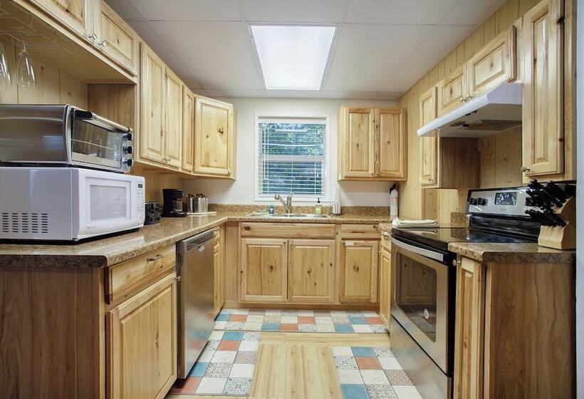 Stevensville Home Near Beach, State Parks & More!