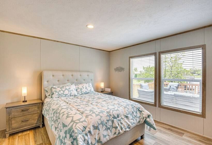 Cedar Creek Reservoir Home W/ Private Boat Ramp!