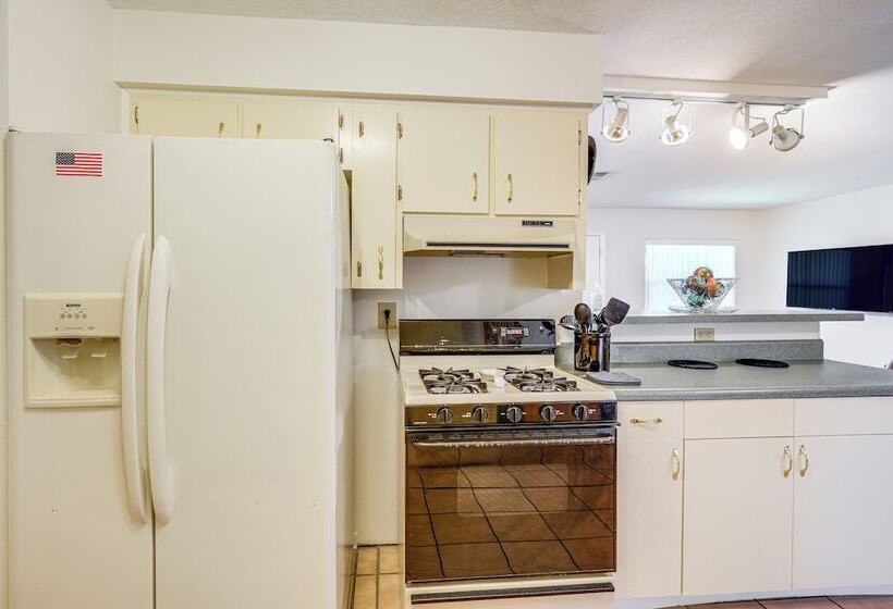 Welcoming Bartow Home Near Family Attractions!