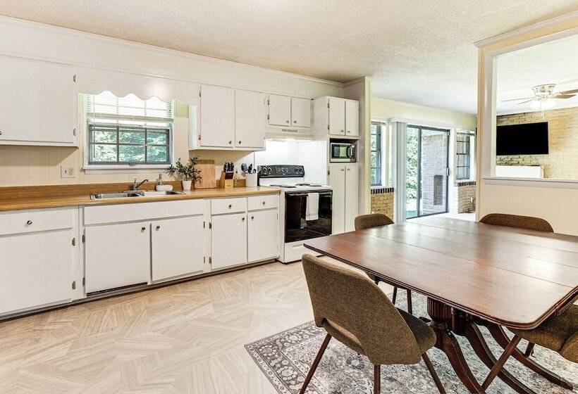 Family Friendly Huntsville Home W/ Spacious Yard