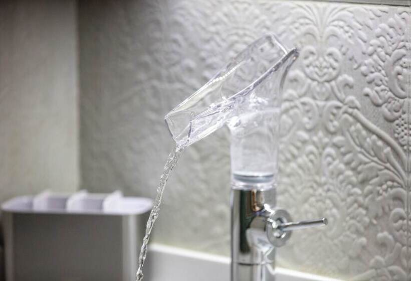 هتل Demani President Suites