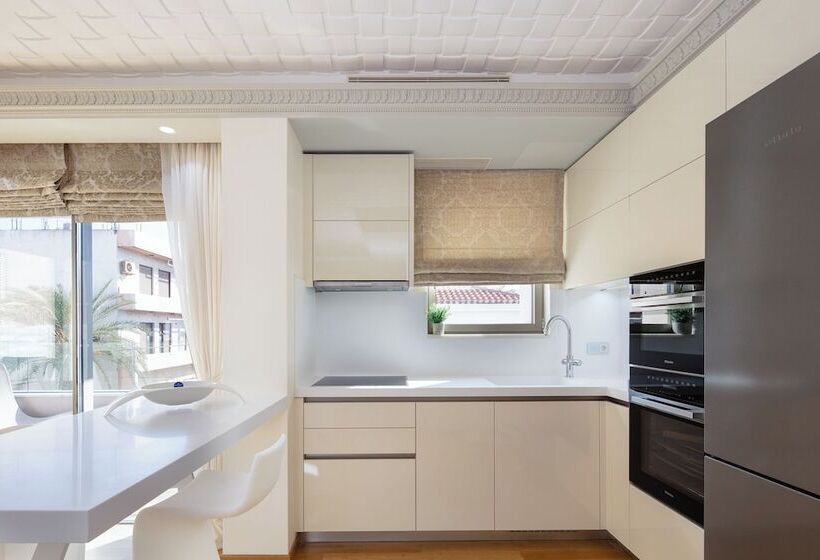 هتل Demani President Suites