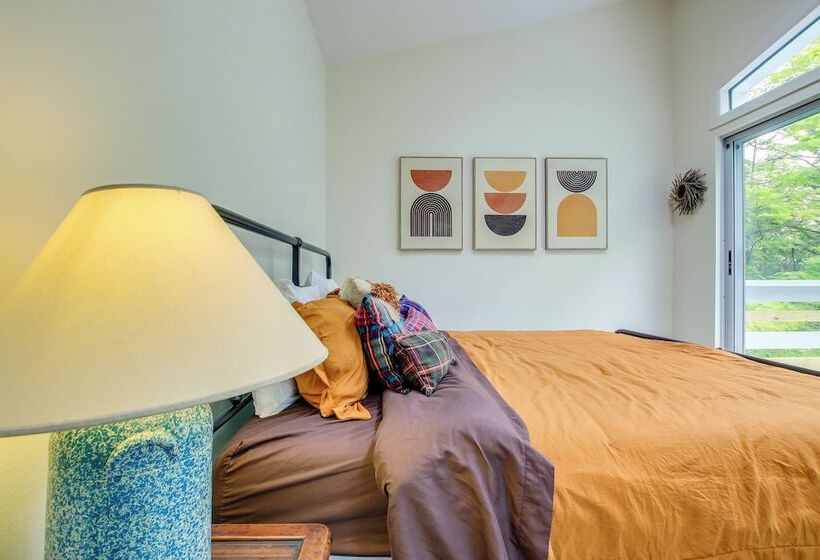 Modern Waterfront Home   1 Mi To Cave Point Park!