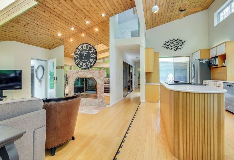 Modern Waterfront Home   1 Mi To Cave Point Park!