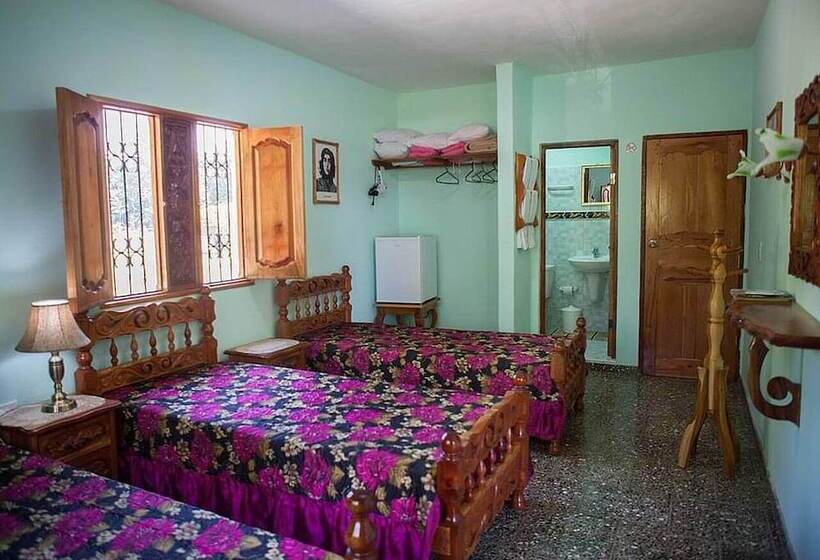پانسیون Hostal La Colonial Candelaria