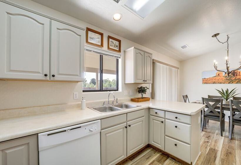 3 Mi To Old Town Cottonwood: Quiet Home W/ Patio