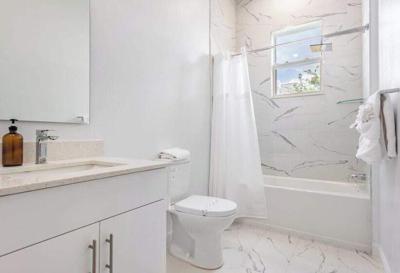 Radiant Realm   Avantstay 30mins To Disney + Private Pool