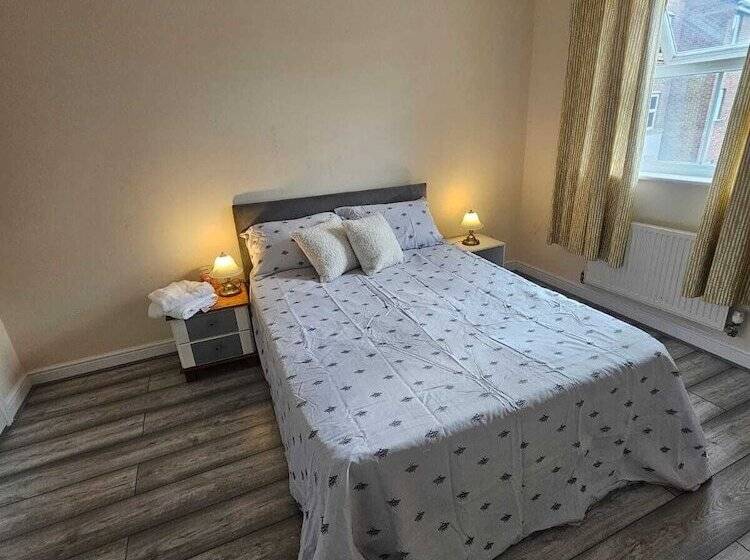 إقامة Sittingbourne Serenity   Spacious 4 Bed House