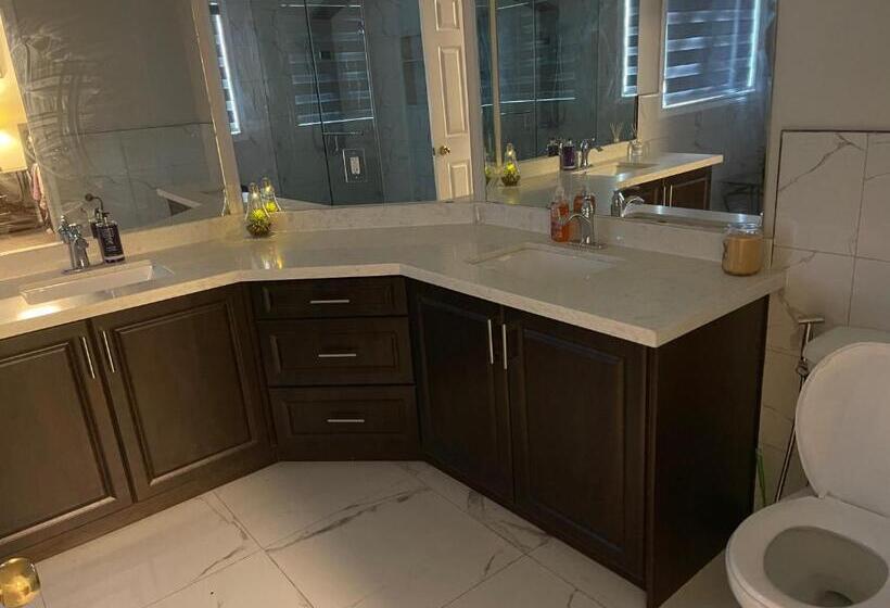 پانسیون The Grandeur