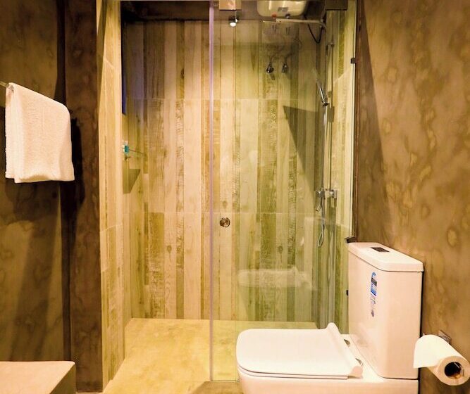 פנסיון Forest Face Lodge