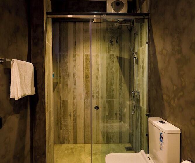 פנסיון Forest Face Lodge