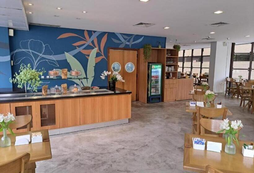 호텔 Flat Cosmopolitan Praia Com Estacionamento Grátis   Gonzaga   Andar Alto