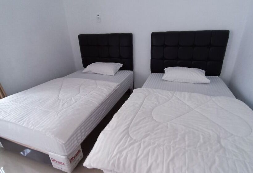 בית מלון כפרי Spot On 94076 Tinampi House Syariah